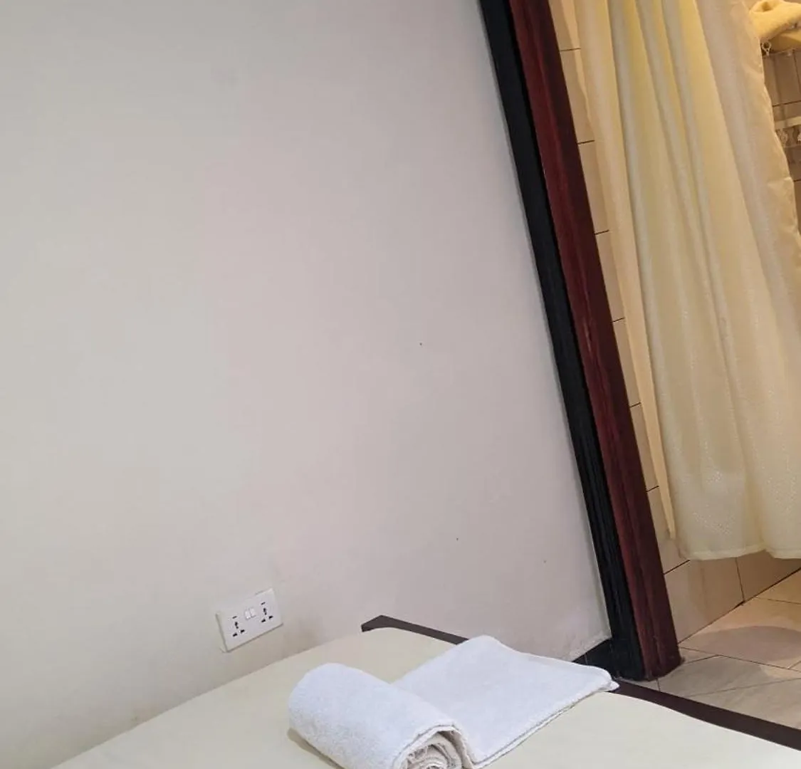 Da White Residence Makerere Kampala 0*,